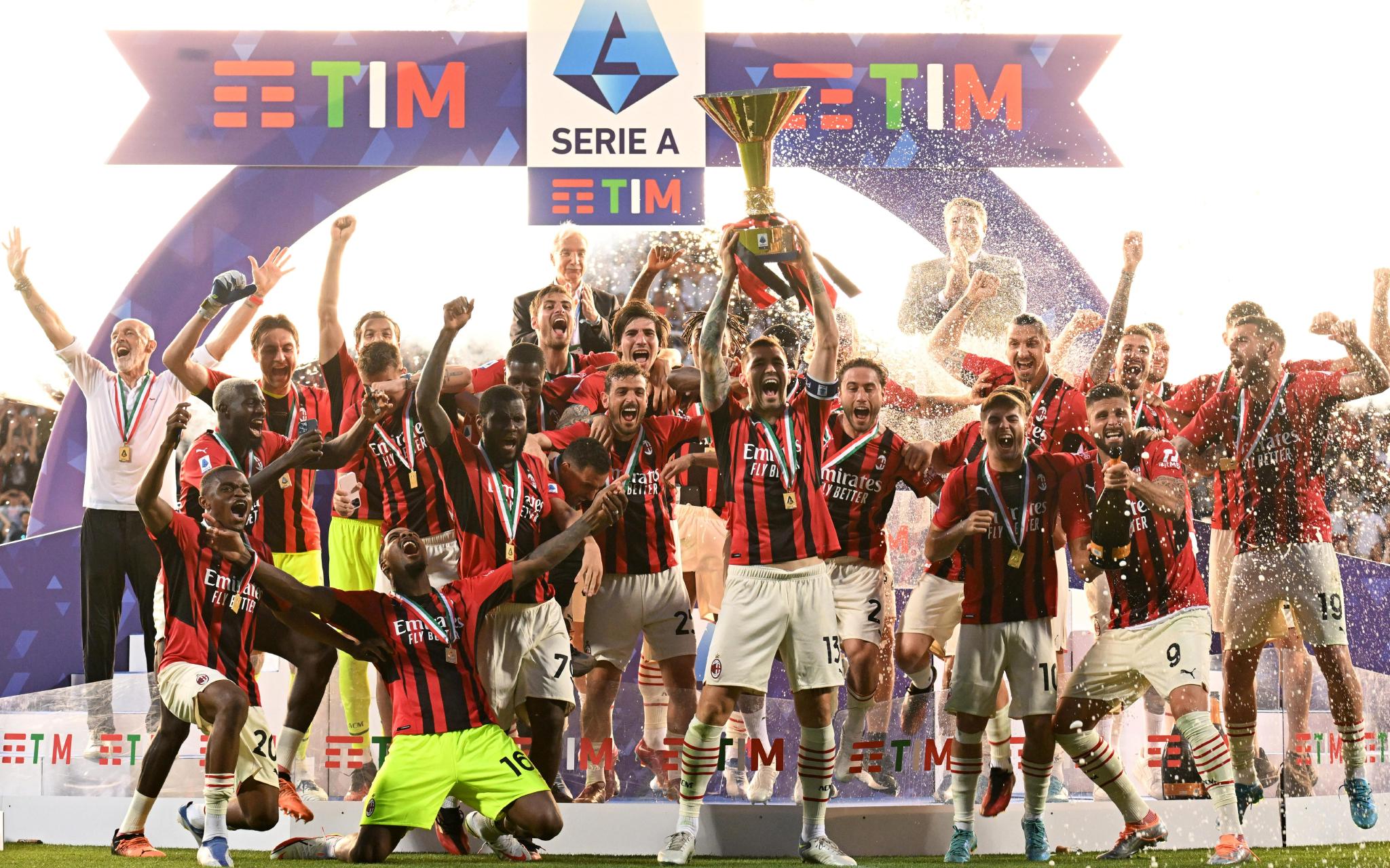 AC米兰主场完胜萨索洛，保持不败纪录