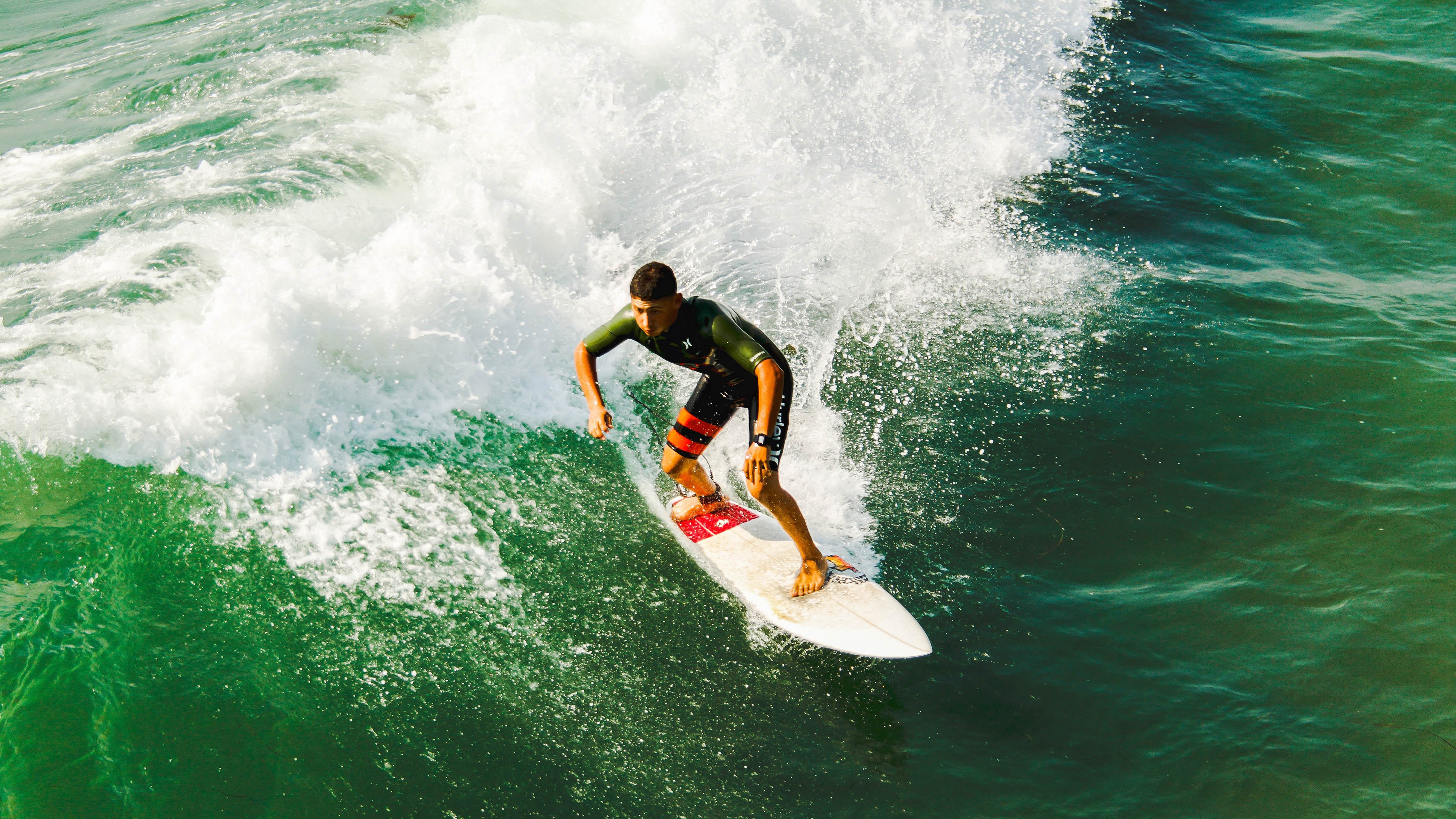 世界排名争夺战焦点战，利物浦终结尼斯，红军的战术革命与欧战格局重塑