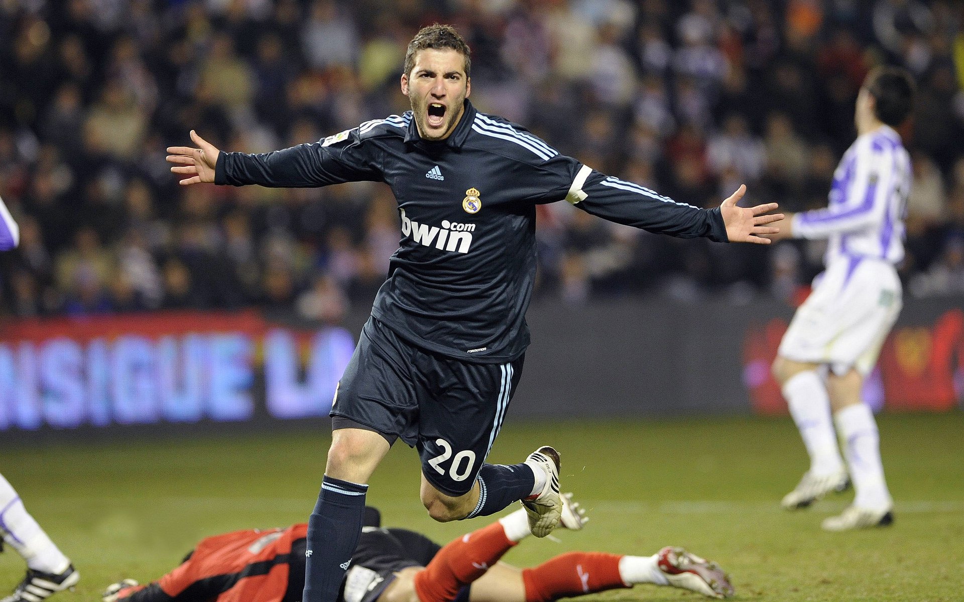 孔德战术革新，哥伦比亚轻取利物浦，一场定义未来的胜利